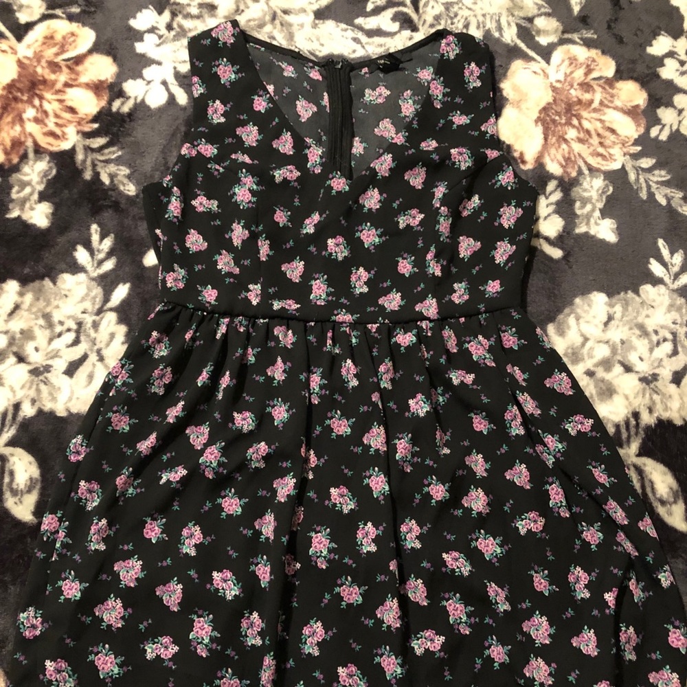 Cute sleeveless floral mini dress!!!